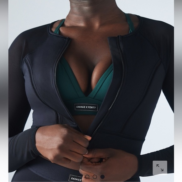 Savage X Fenty Black Caviar Flow High-Waist Trimmed Legging & Zip-Up Crop Jacket - Picture 6 of 16